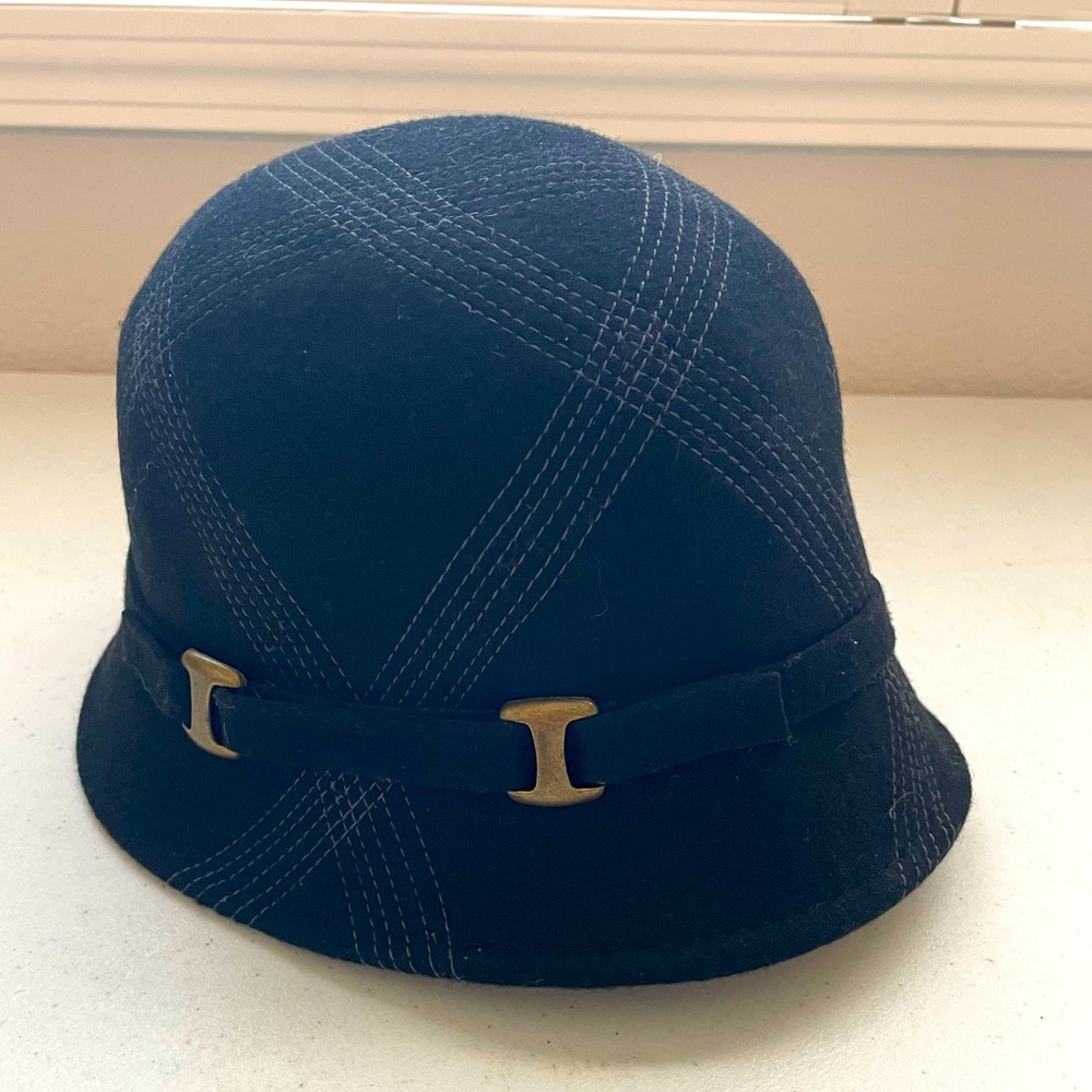 Magid Hats - Classic Black Women's Hat With Brushed Gold Belt Style Band - NWT!
